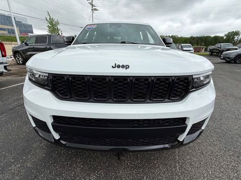 Used 2025 Jeep Grand Cherokee L Altitude AWD/4WD image 34