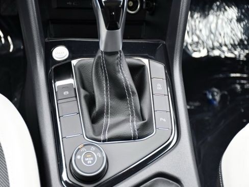 New 2025 Volkswagen Taos SE image 27