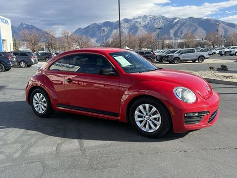 Used 2018 Volkswagen Beetle S image 4