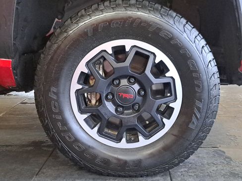 Used 2024 Toyota Tacoma TRD Off-Road image 9