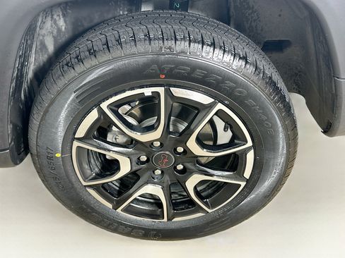 Used 2025 Jeep Compass Trailhawk AWD/4WD image 11