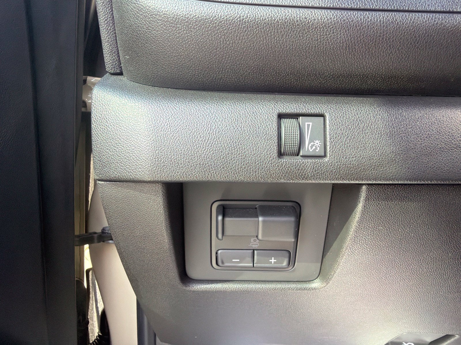 Used 2024 Chevrolet Colorado Trail Boss w/ LPO, Dark Essentials Package AWD/4WD image 19