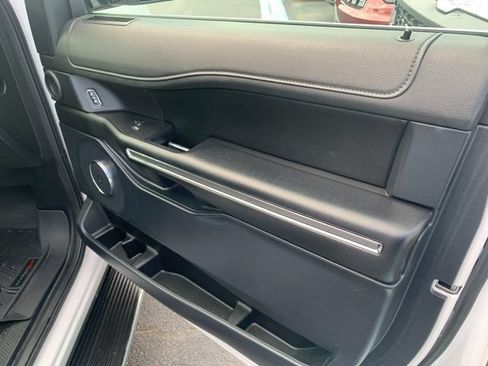 Used 2019 Ford Expedition XLT w/ Equipment Group 202A AWD/4WD image 12