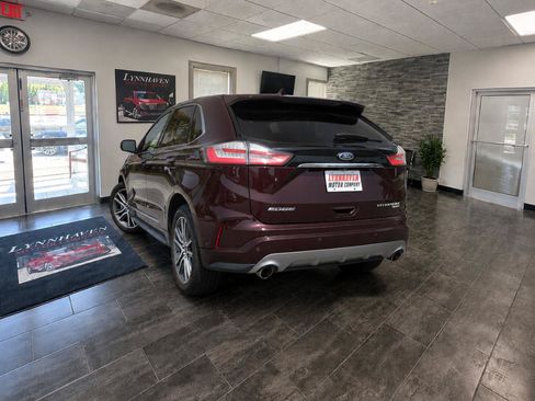 Used 2019 Ford Edge Titanium w/ Equipment Group 301A FWD image 4