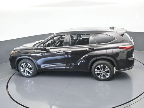 Used 2021 Toyota Highlander XLE image 47