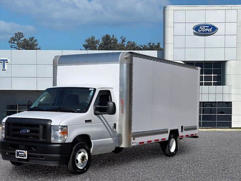 Used 2024 Ford E-350 and Econoline 350 Super Duty w/ Driver's Safety Package RWD image 3