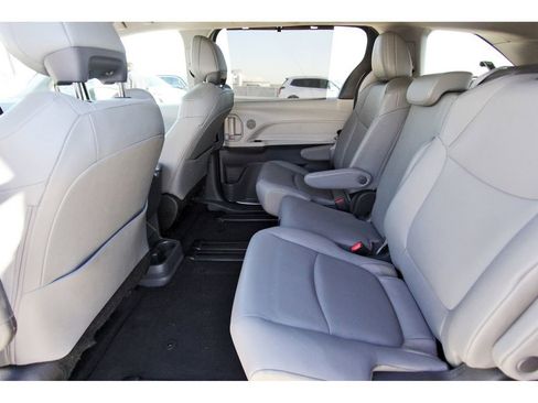 Used 2024 Toyota Sienna XLE image 7