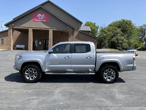 Used 2017 Toyota Tacoma Limited w/ Tow Package AWD/4WD image 2