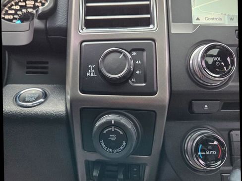 Used 2018 Ford F150 Limited w/ Trailer Tow Package image 29