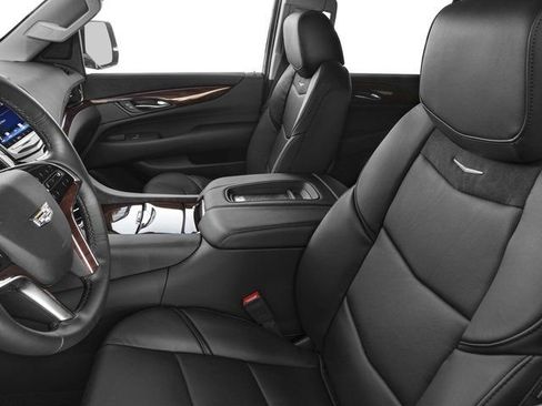 Used 2017 Cadillac Escalade Luxury image 15