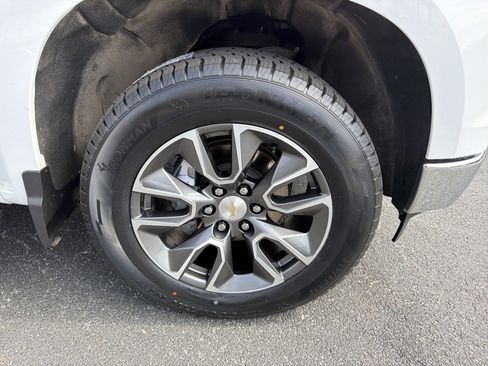 Used 2024 Chevrolet Silverado 1500 LT image 12