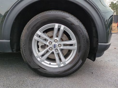 Certified 2022 Ford Explorer XLT w/ Equipment Group 202A image 10