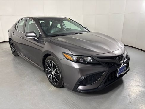Used 2024 Toyota Camry SE FWD image 2