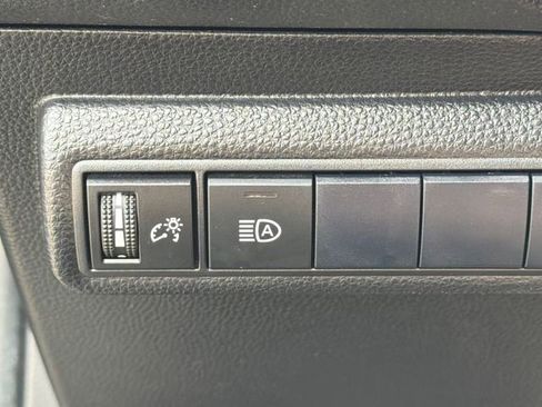 Used 2021 Toyota Corolla LE image 19