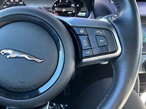Used 2022 Jaguar F-TYPE Coupe image 19