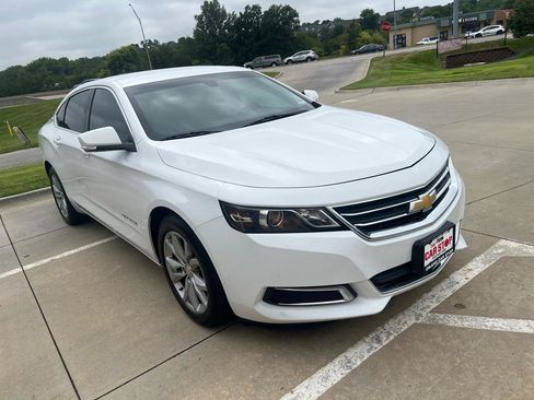Used 2017 Chevrolet Impala LT w/ Convenience Package FWD image 4