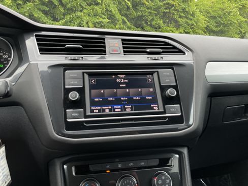 Used 2021 Volkswagen Tiguan S FWD image 22