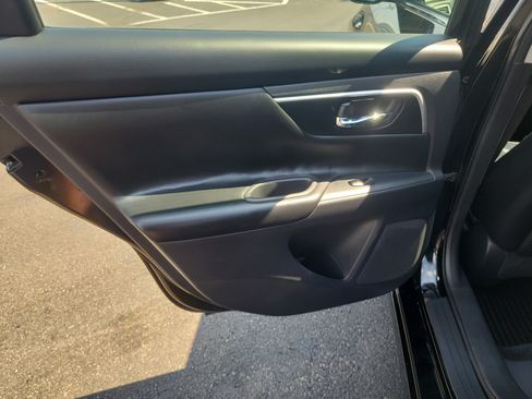 Used 2017 Nissan Altima 2.5 SL w/ Moonroof Package FWD image 14