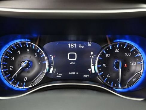 Certified 2023 Chrysler Pacifica Touring-L FWD image 33
