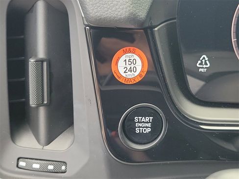 Used 2025 Porsche Cayenne Base image 37