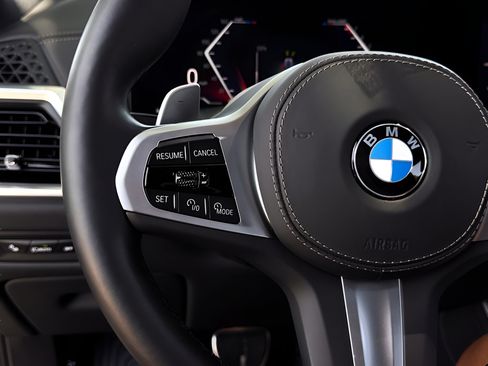 Used 2025 BMW X5 xDrive40i w/ M Sport Package AWD/4WD image 15