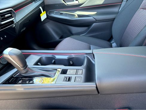 New 2026 Nissan Sentra SR w/ Floor Mat Package FWD image 7