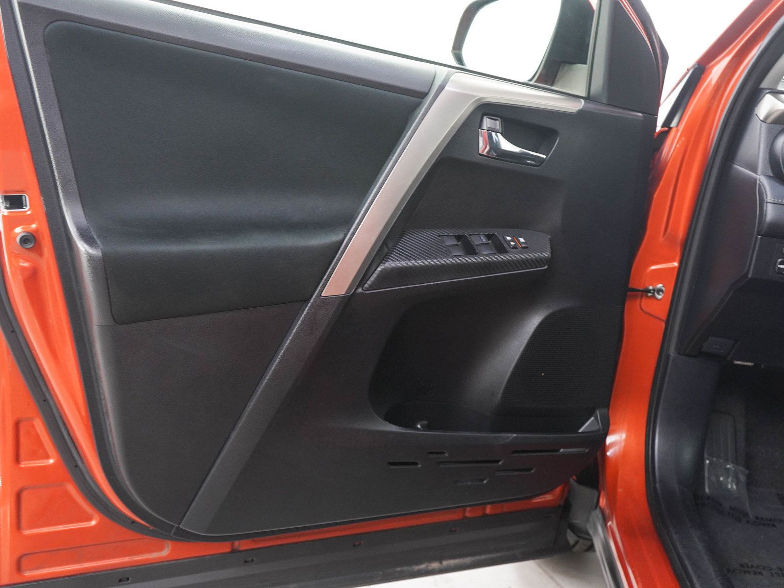 Used 2015 Toyota RAV4 XLE AWD/4WD image 19