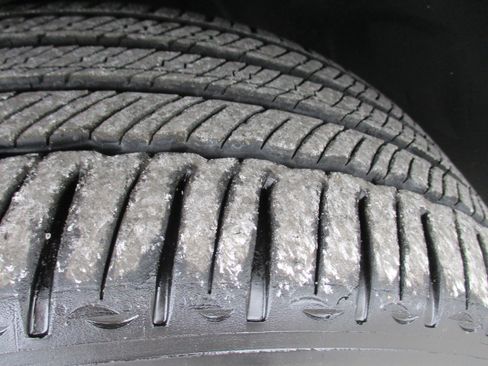 Certified 2023 Volvo XC40 B5 Core w/ Convenience Package image 10