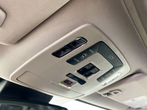 Used 2024 Toyota Sienna XLE FWD image 22