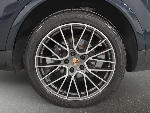 Certified 2023 Porsche Cayenne AWD/4WD image 29