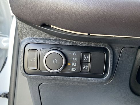 Used 2025 Ford Explorer Platinum image 18