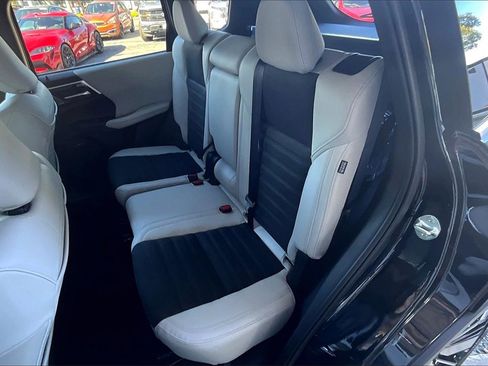 New 2025 Mitsubishi Outlander SE image 10