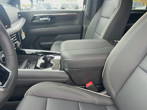 New 2026 Chevrolet Suburban Premier w/ Sun And Tow Package AWD/4WD image 8
