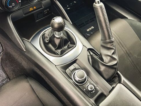 Used 2020 MAZDA MX-5 Miata Sport image 17