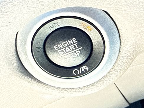 Used 2024 Chrysler Pacifica Touring-L FWD image 35