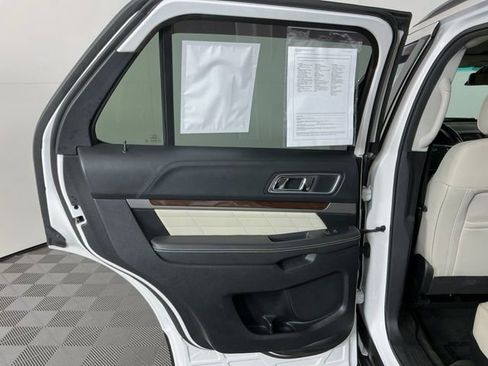 Used 2016 Ford Explorer Platinum image 29