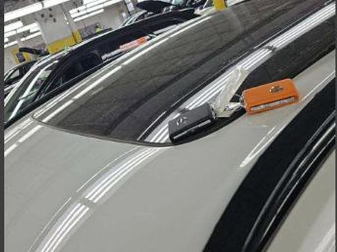 Used 2024 Volvo XC60 T8 Plus w/ Protection Package Premier AWD/4WD image 9