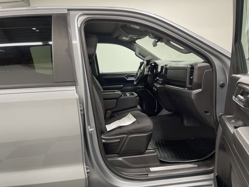 Used 2023 Chevrolet Silverado 1500 LT AWD/4WD image 25