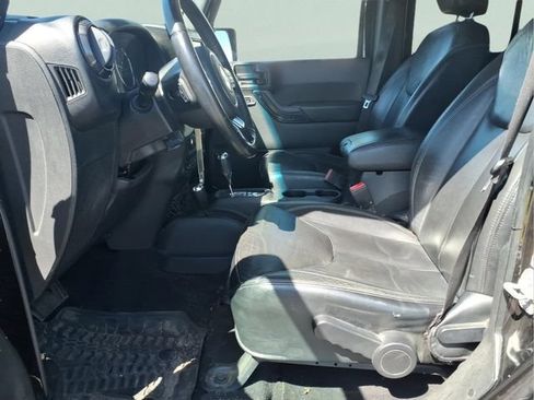 Used 2017 Jeep Wrangler Unlimited Sahara AWD/4WD image 17