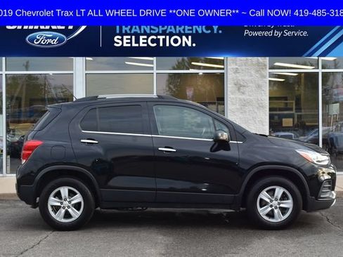 Used 2019 Chevrolet Trax LT w/ LT Convenience Package AWD/4WD image 3