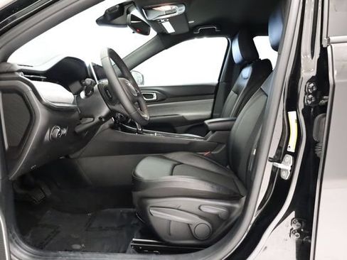 Used 2025 Jeep Compass Latitude AWD/4WD image 13