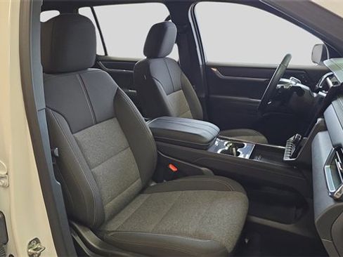 Used 2025 GMC Acadia Elevation image 12