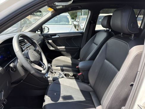 Used 2024 Volkswagen Tiguan SE R-Line AWD/4WD image 9