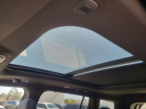 New 2025 Jeep Grand Cherokee L Limited w/ Luxury Tech Group II image 31