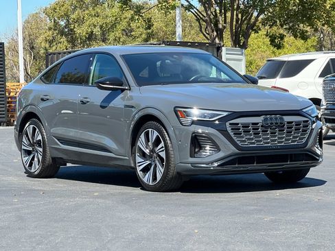 Used 2024 Audi Q8 e-tron Prestige AWD/4WD image 8