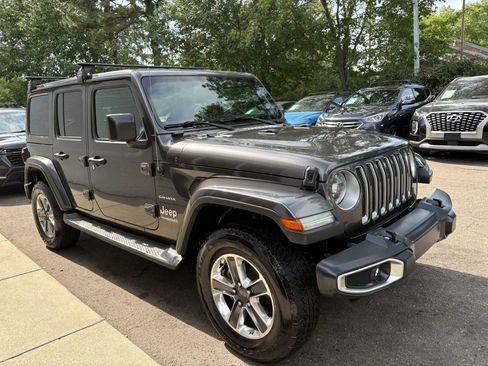 Used 2019 Jeep Wrangler Unlimited Sahara w/ LED Lighting Group AWD/4WD image 4