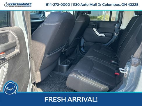 Used 2015 Jeep Wrangler Unlimited Sahara w/ Connectivity Group AWD/4WD image 13