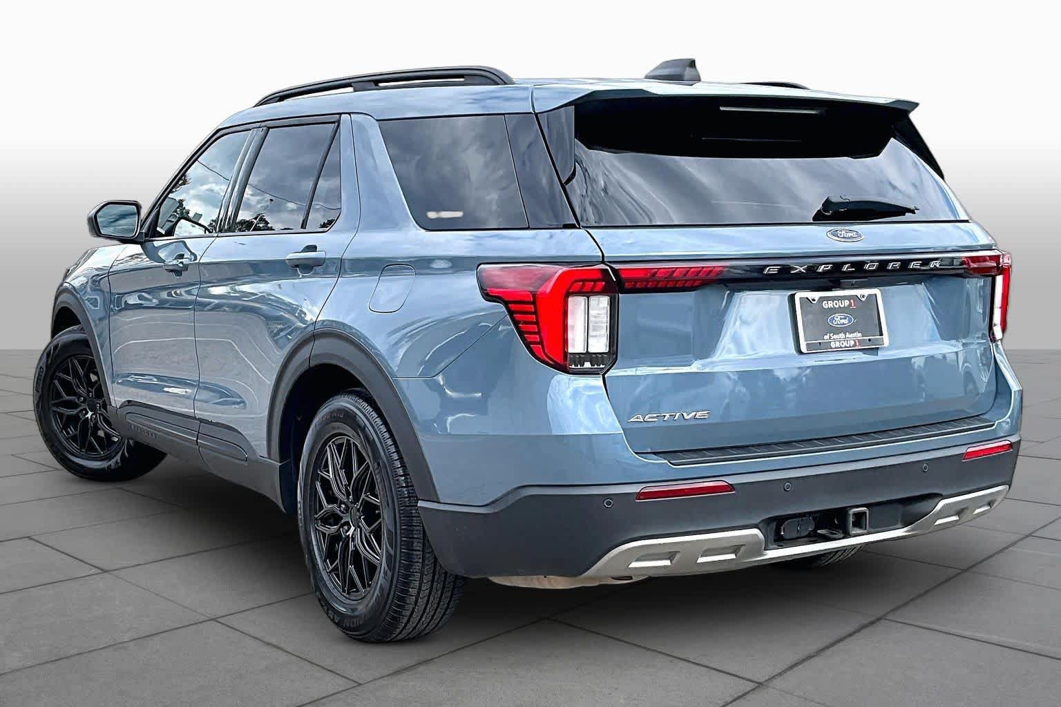Used 2025 Ford Explorer Active w/ Active Comfort Package RWD image 13