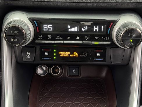 Used 2021 Toyota RAV4 Limited image 17