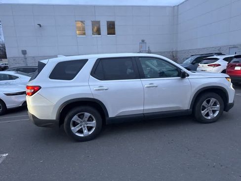 Used 2023 Honda Pilot LX image 9